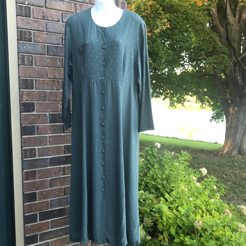 Elegant Green Button-Down Dress